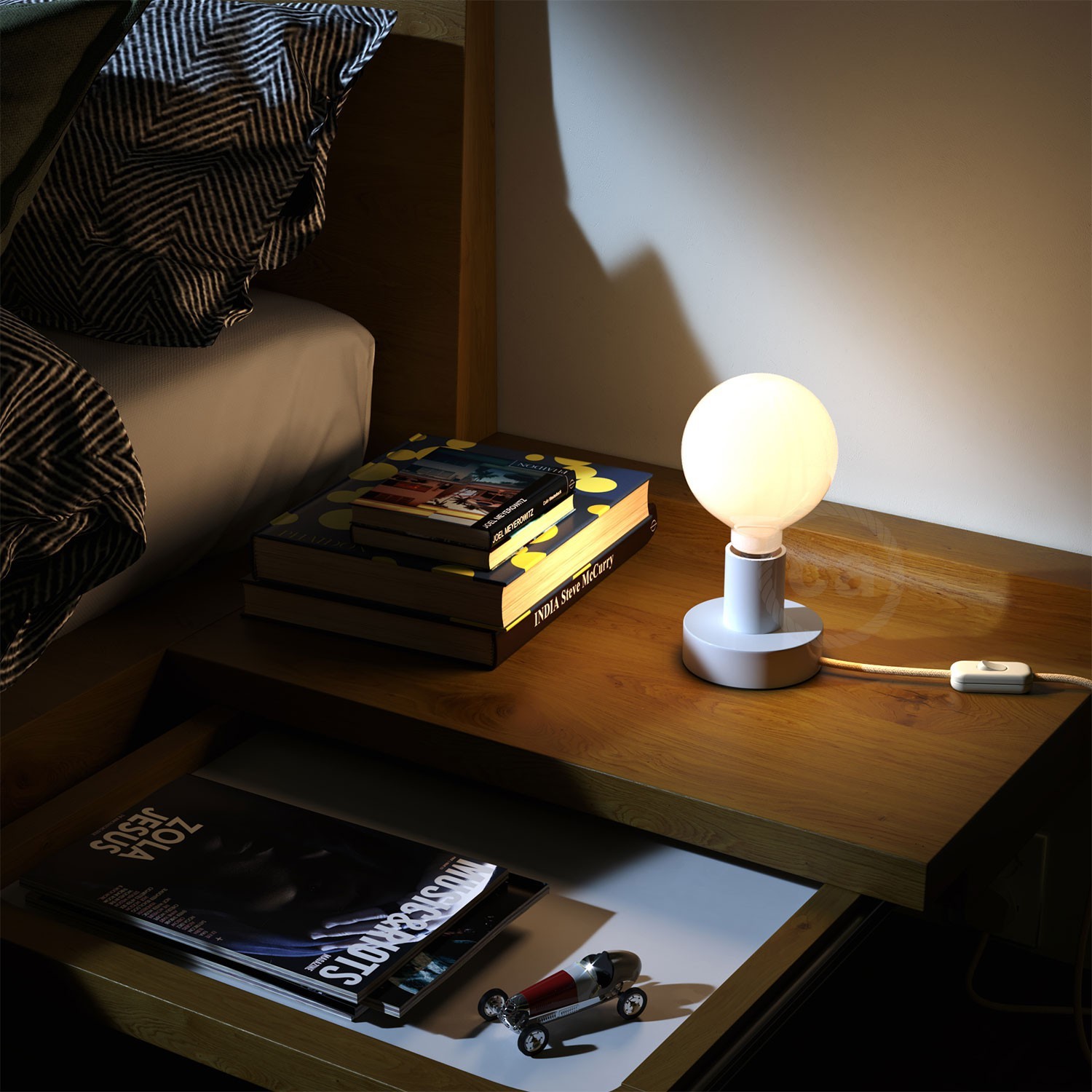Posaluce Wood S, lámpara de mesa de madera con cable textil, interruptor y clavija