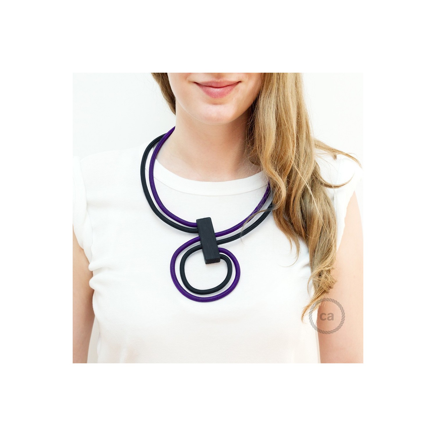 Collar Infinity regulable bicolor Púrpura RM14 y Negro RM04.