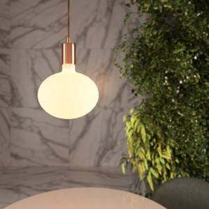 Lámpara colgante hecha en Italia con cable textil y detalles metálicos en contraste