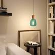 Lámpara colgante hecha en Italia con cable textil y detalles en piel