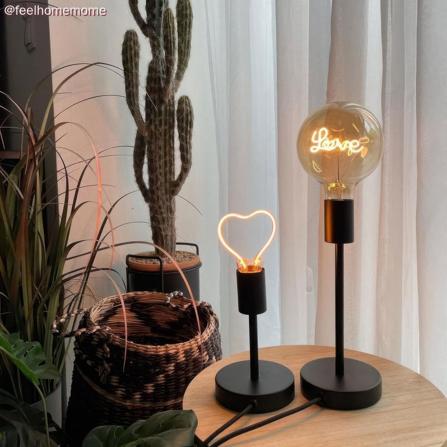 Bombill Globo G125 LED Dorada para lámparas de mesa - Filamento palabra "Love" - LCOLOVE
