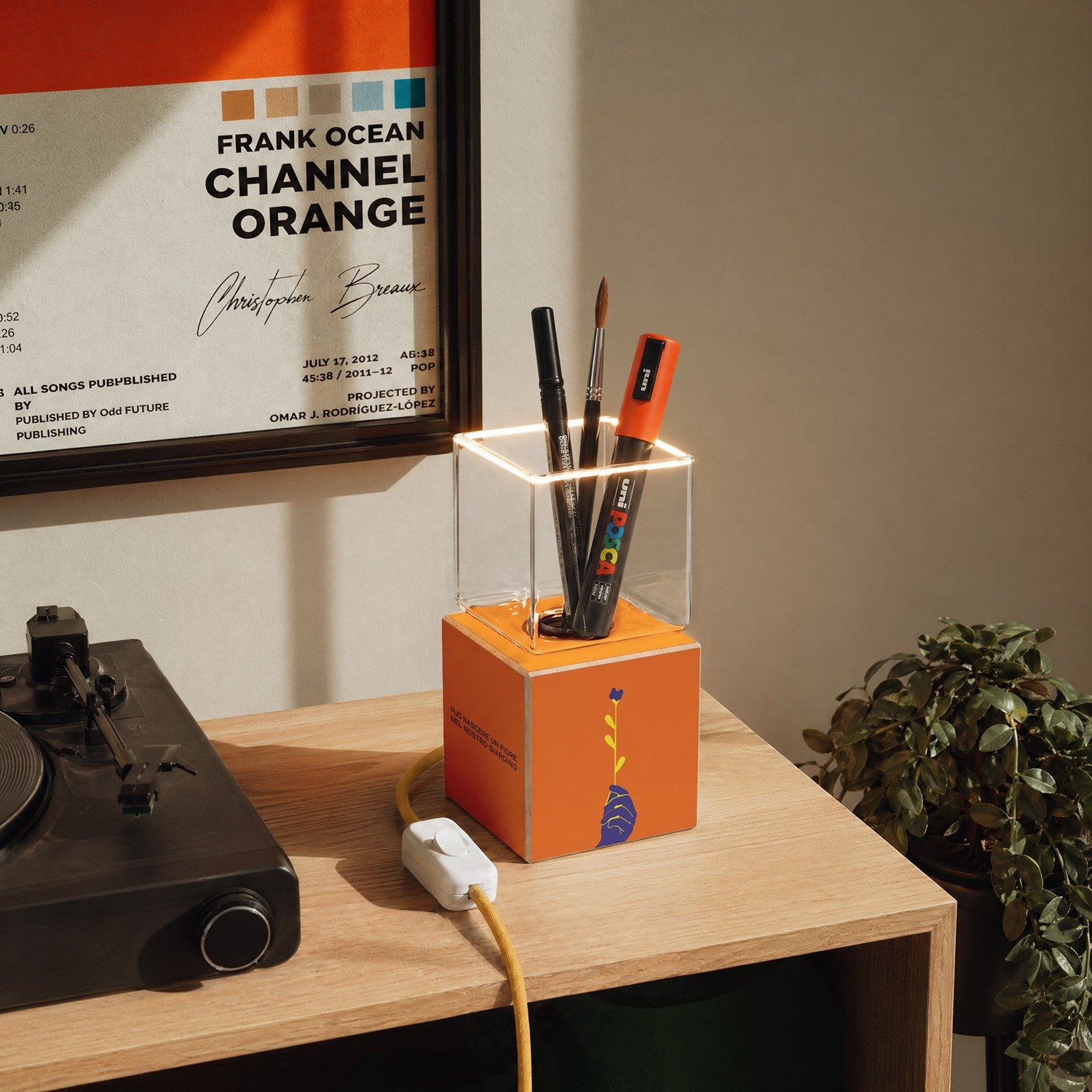 Cubetto table lamp with US plug, "Può nascere un fiore" Ghost bulb - Santomanifesto