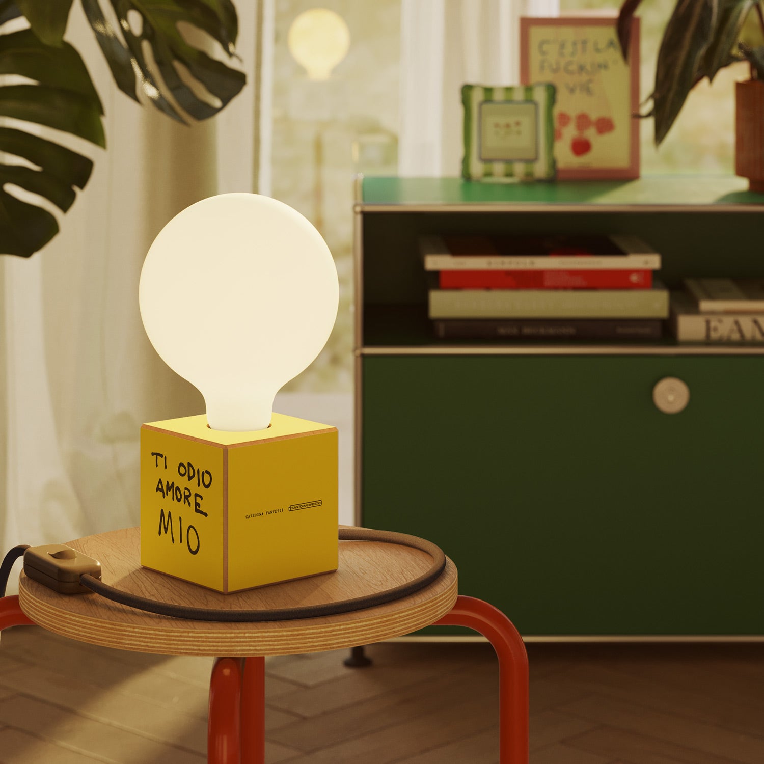 Cubetto table lamp with US plug, "Ti odio amore mio" porcelain effect globe bulb - Santomanifesto