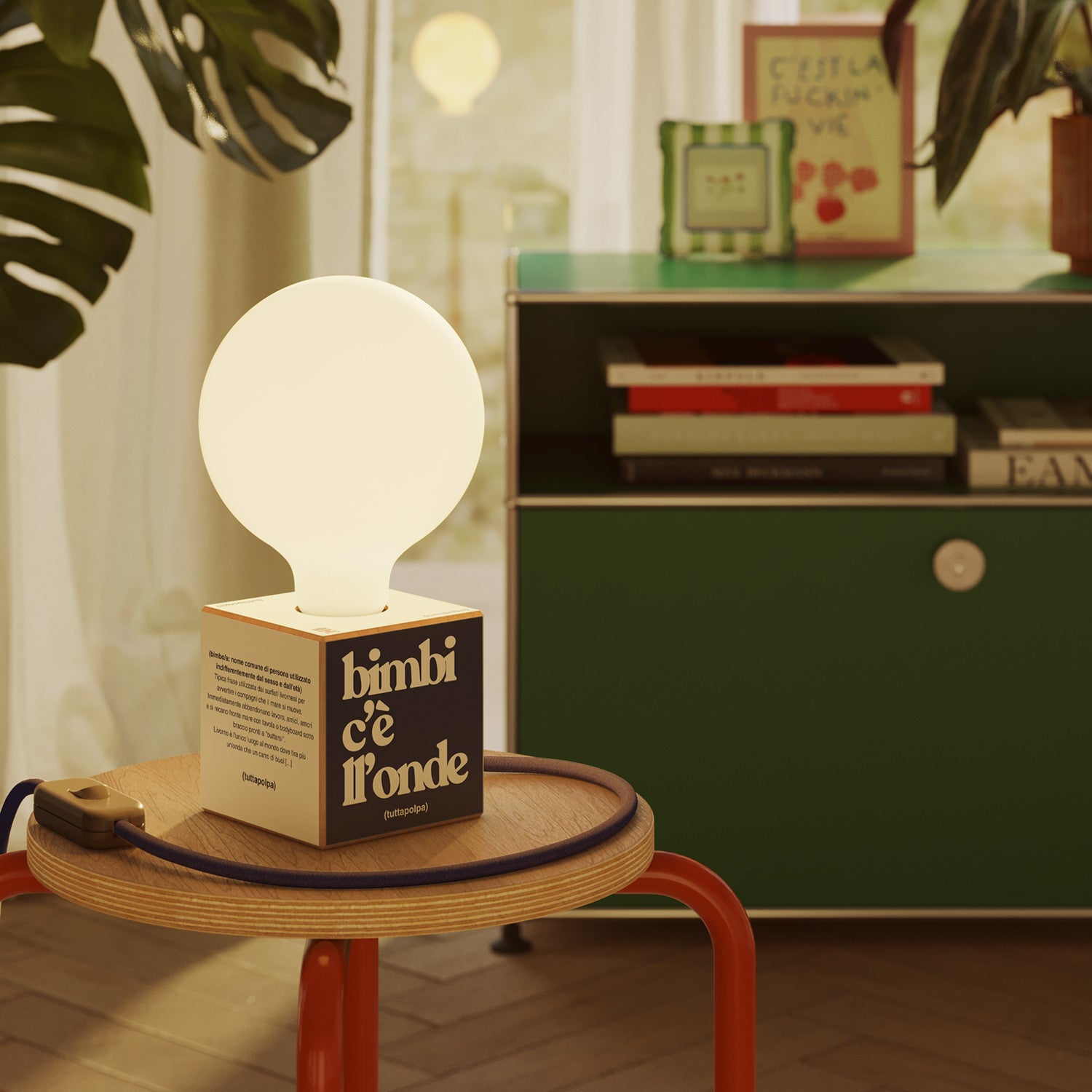 Cubetto table lamp with US plug, "Bimbi c’è l’onde" porcelain effect globe bulb - Tuttapolpa