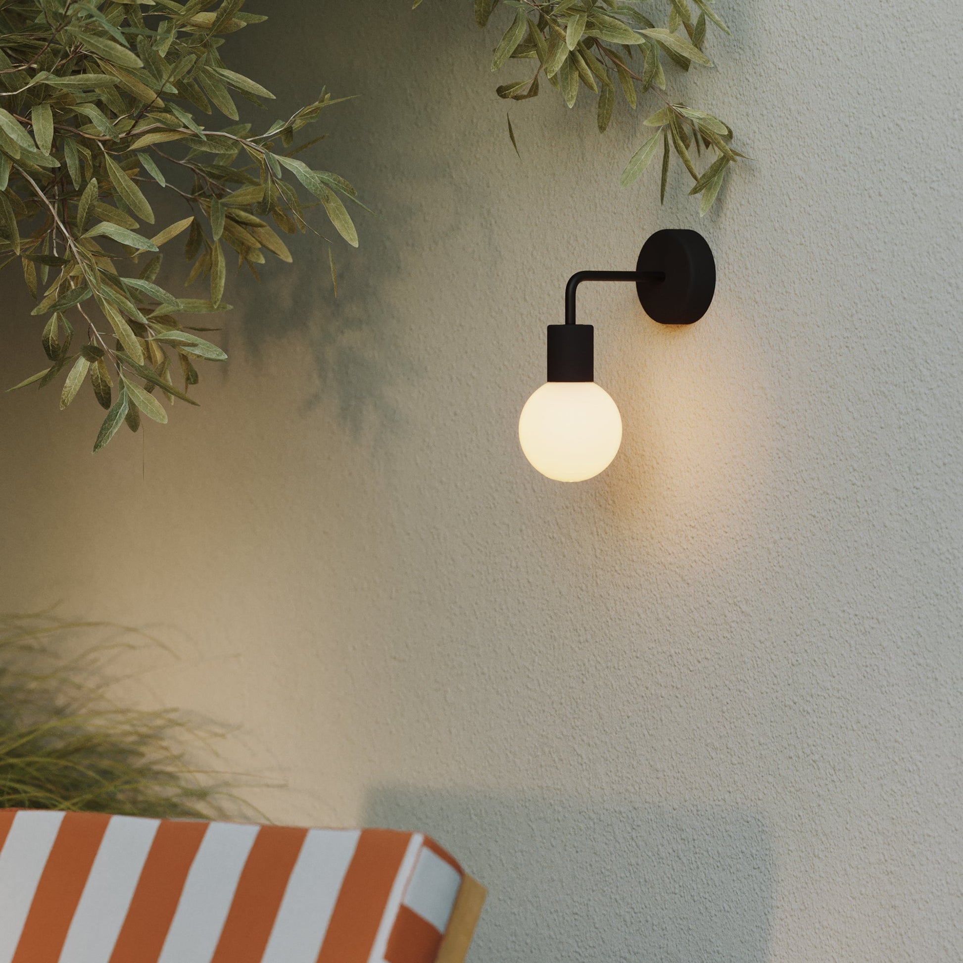 IP65 Modulair Outdoor Wall Light with L-Shaped Extension and Unbreak-a-Ball Shatterproof Sphere Shade - Black