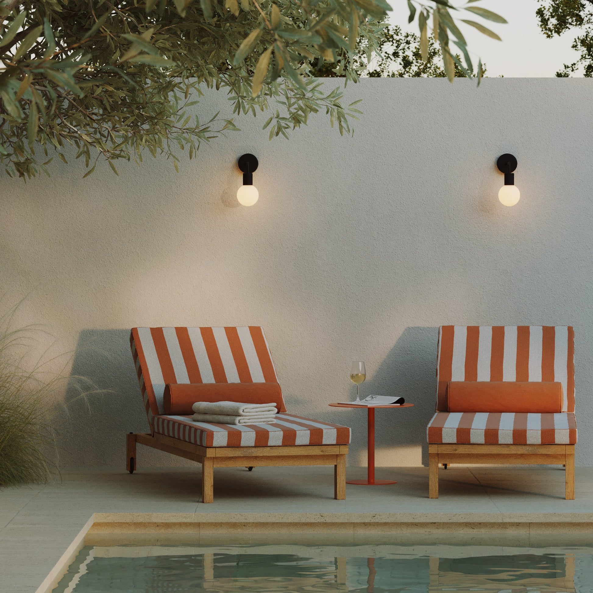 IP65 Modulair Outdoor Wall Light with L-Shaped Extension and Unbreak-a-Ball Shatterproof Sphere Shade - Black