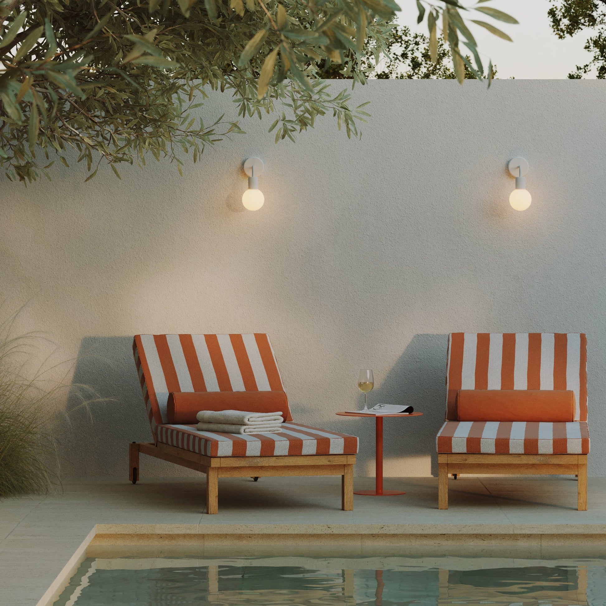 IP65 Modulair Outdoor Wall Light with L-Shaped Extension and Unbreak-a-Ball Shatterproof Sphere Shade - White